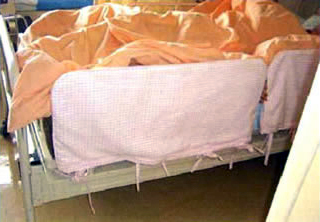 写真：ベッドの柵カバー