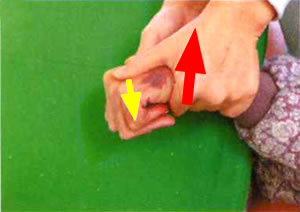 拘縮手指の伸ばし方(2)