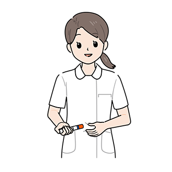 ペン型注射薬の説明をする看護師(女性)